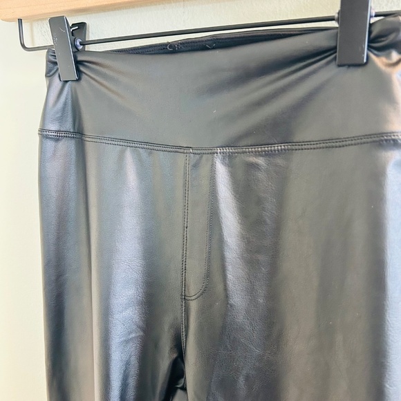 OFFLINE by Aerie Real Luxe Faux Leather High Rise Legging Size Small Black - Picture 3 of 9